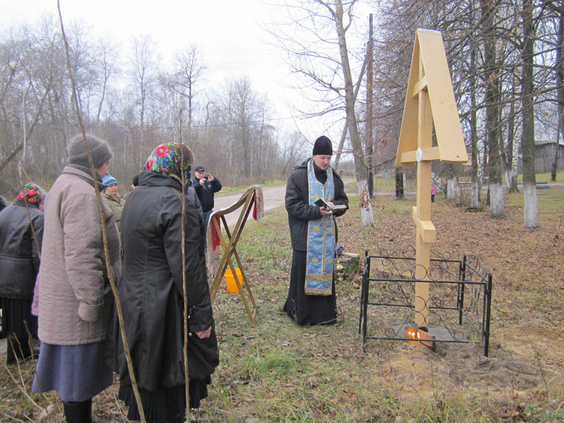 Освящение памятного креста в с. Тюково 18.11.2012